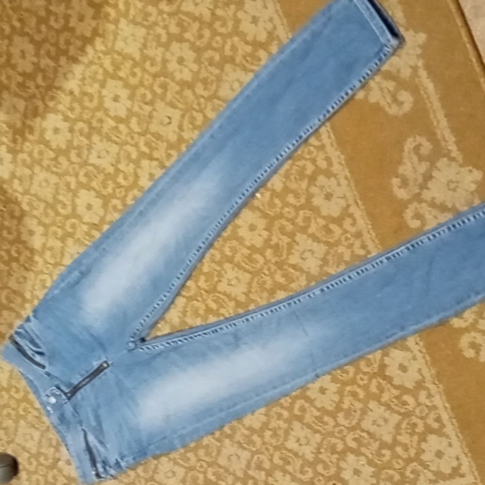 BDG High Rise Twig ankle jeans, medium wash. 25x29 (Small, 0)